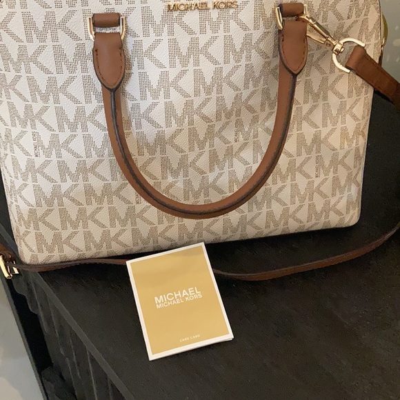 SOLD❤️Host Pick❤️ NWT Michael kors satchel - Picture 5 of 7
